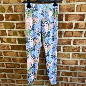 Beyond Yoga Blue and Pink Floral Leggings Size Medium